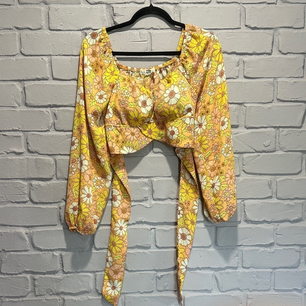 NWOT Floral Print Women's Blouse in Pellow size M